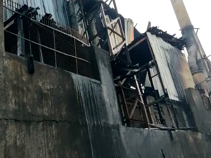 બમરોલીમાં ડાઇંગ મિલમાં ભીષણ આગ, ૪થી વધુ ઝૂંપડાઓમાં અને ૮ બાઈકો સળગી ગયા
