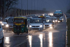 દિલ્હી-એનસીઆરના વાતાવરણમાં પલટોઃ વરસાદ વરસતા વાતાવરણમાં ઠંડક