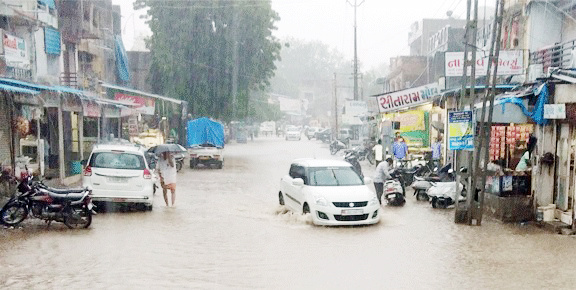 ગુજરાત રાજ્યમાં અત્યાર સુધી આ વર્ષનો ૮૧ % વરસાદ, હજુ વરસાદ પડશે તેવી આગાહી કરવામાં આવી