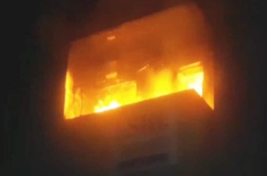 જૂનાગઢની એસઆરએલ લેબમાં અચાનક આગ લાગતા પાસે આવેલી કનેરિયા હોસ્પિટલમાંથી દર્દીઓને બહાર કઢાયા