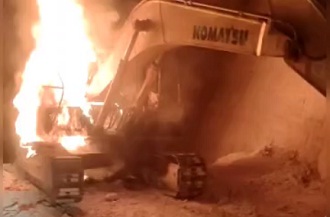 ભુજના નાળાપા ગામે એક જેસીબી મશીનમાં આગ લાગી ઉઠી હતી