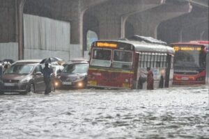હવામાન વિભાગે મુંબઈમાં ભારે વરસાદની આગાહી આપતા યલો એલર્ટ જાહેર કર્યું