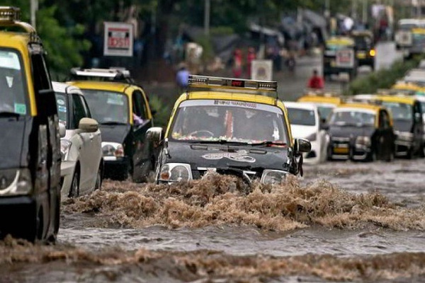 મુંબઇમાં ભારે વરસાદની આગાહી વચ્ચે રેડ એલર્ટ જાહેર