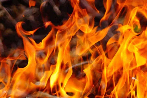 લિંબાયતમાં કારખાનામાં આગ લાગતા ૩ માળ ઝપેટમાં આવ્યા, કોઈ જાનહાની થઇ નહીં