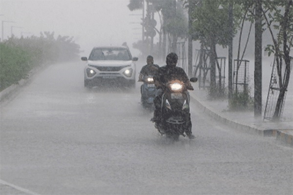 સૌરાષ્ટ્ર, કચ્છ અને મધ્ય ગુજરાતમાં ગાજવીજ સાથે વરસાદની આગાહી, સામાન્ય રહેશે વરસાદ!