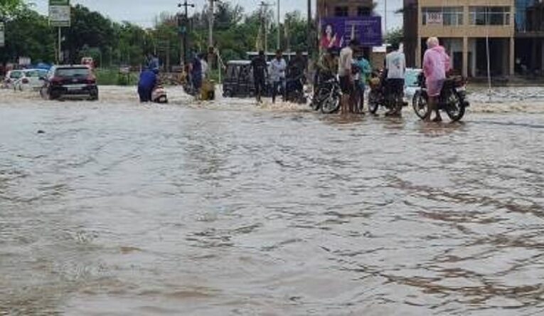વરસાદને કારણે દિલ્હી-NCRસહિત અનેક રાજ્યોમાં તબાહી