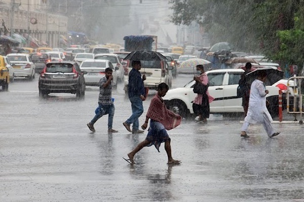 મિચૌંગ વાવાઝોડાના ખતરાની અસર વર્તાઈ, ગુજરાતમાં કમોસમી વરસાદની હવામાન વિભાગની આગાહી