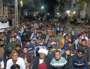 સાદરા ખાતે લેન્ડફીલ મુદ્દે ભારત સંકલ્પ યાત્રા રોકી ચુંટણીનો બહિષ્કાર કરવાની ગ્રામજનોની ચીમકી