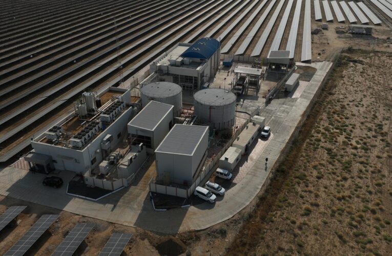 અદાણીએ ભારતનો સર્વ પ્રથમ 5 મેગાવોટની ક્ષમતાનો ઓફ-ગ્રીડ ગ્રીન હાઇડ્રોજન પાયલોટ પ્લાન્ટ કાર્યાન્વિત કર્યો