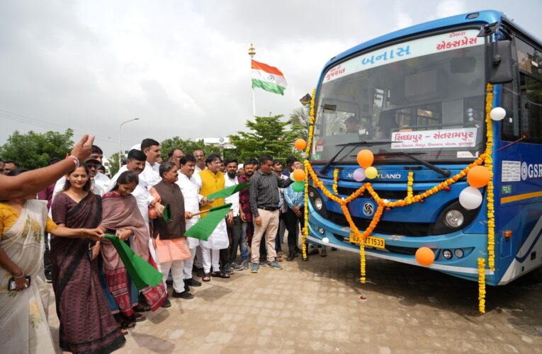 કેબિનેટ મંત્રી બલવંતસિંહ રાજપૂત હસ્તે સિદ્ધપુર ખાતેથી GSRTCની ત્રણ નવી બસોને ફ્લેગ ઑફ આપી રવાના કરાઈ