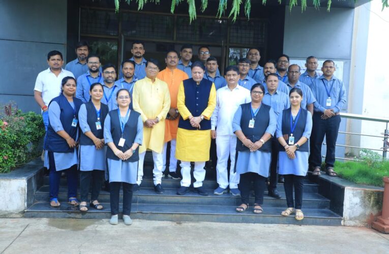 રાજ્યના ઉદ્યોગ અને શ્રમ-રોજગાર મંત્રી બલવંતસિંહ રાજપુતે વલસાડના લીલાપોર સ્થિત મહિલા આઇટીઆઈની મુલાકાત લીધી